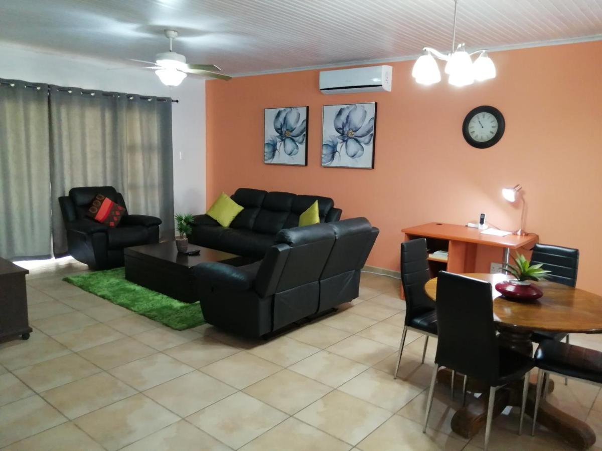 Capbon Guesthouse Windhoek Bagian luar foto