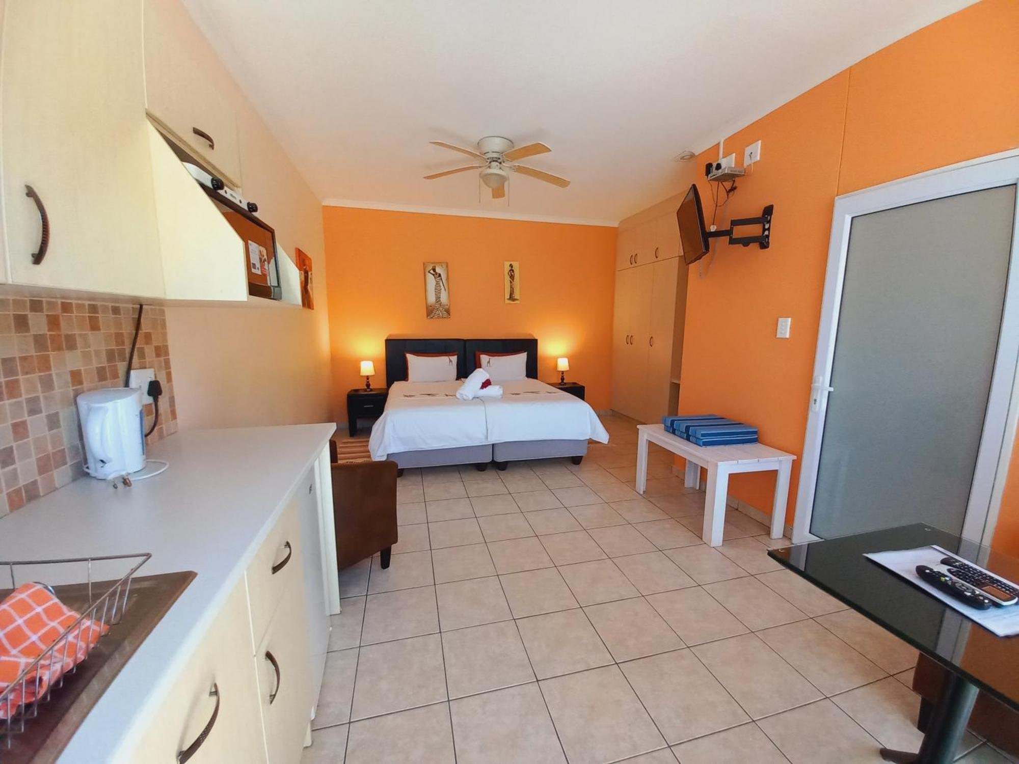 Capbon Guesthouse Windhoek Bagian luar foto