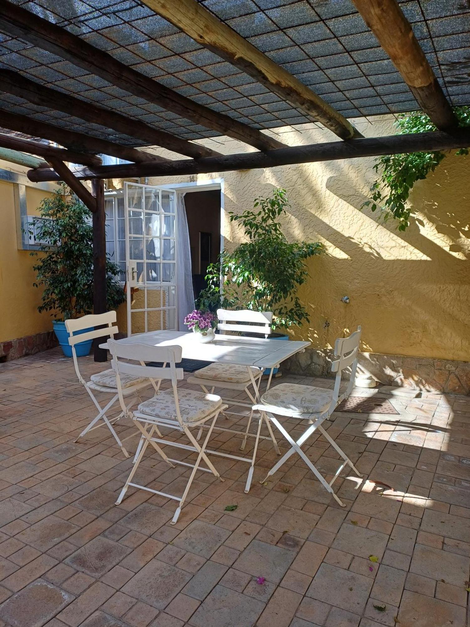 Capbon Guesthouse Windhoek Bagian luar foto