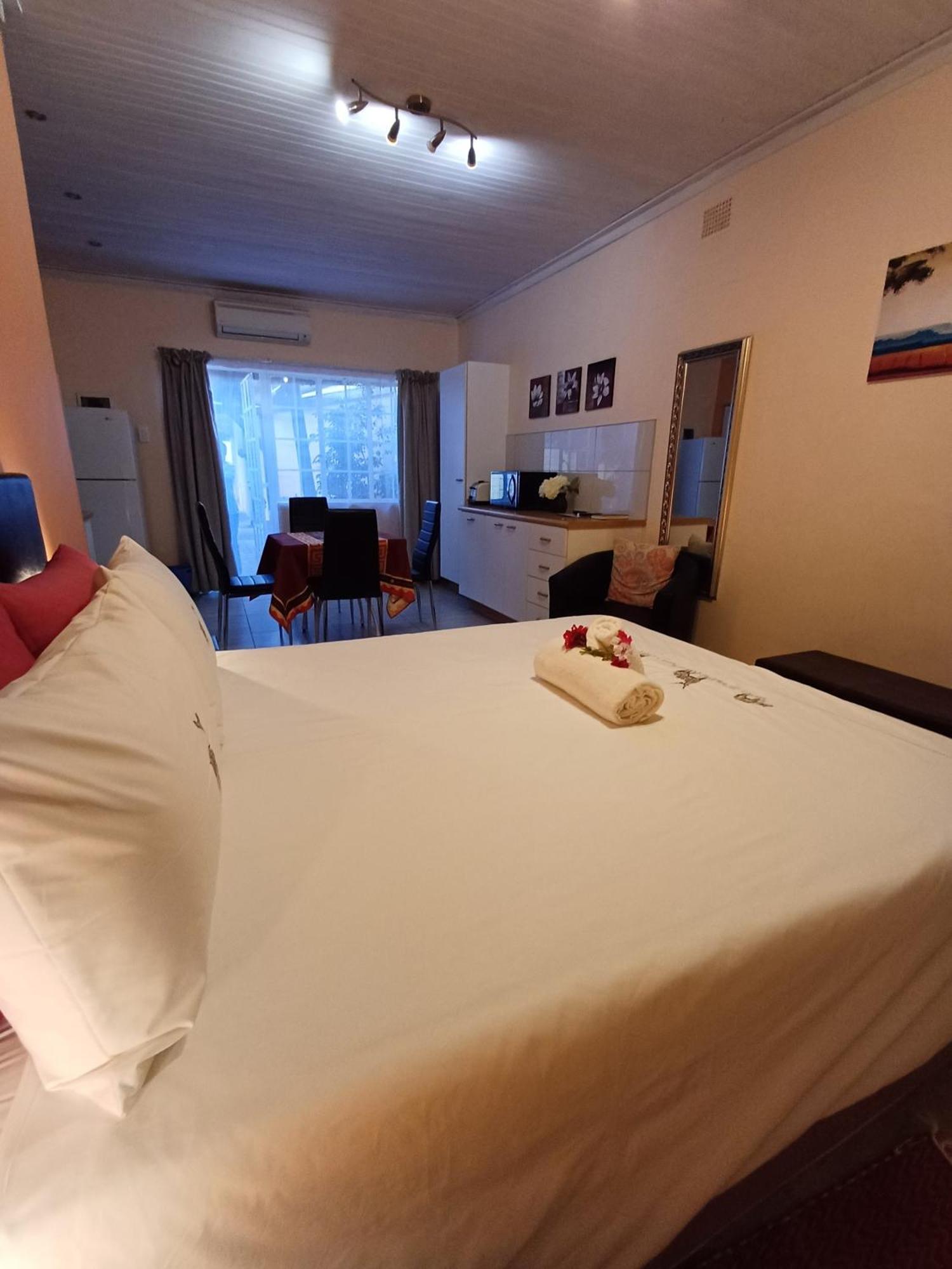 Capbon Guesthouse Windhoek Bagian luar foto