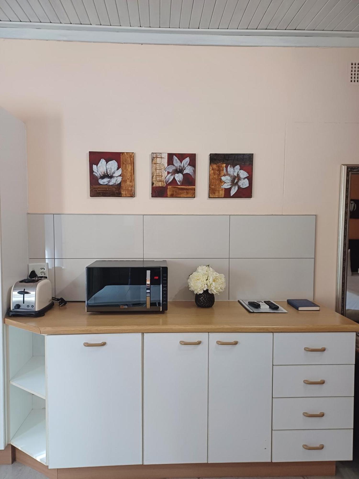 Capbon Guesthouse Windhoek Bagian luar foto