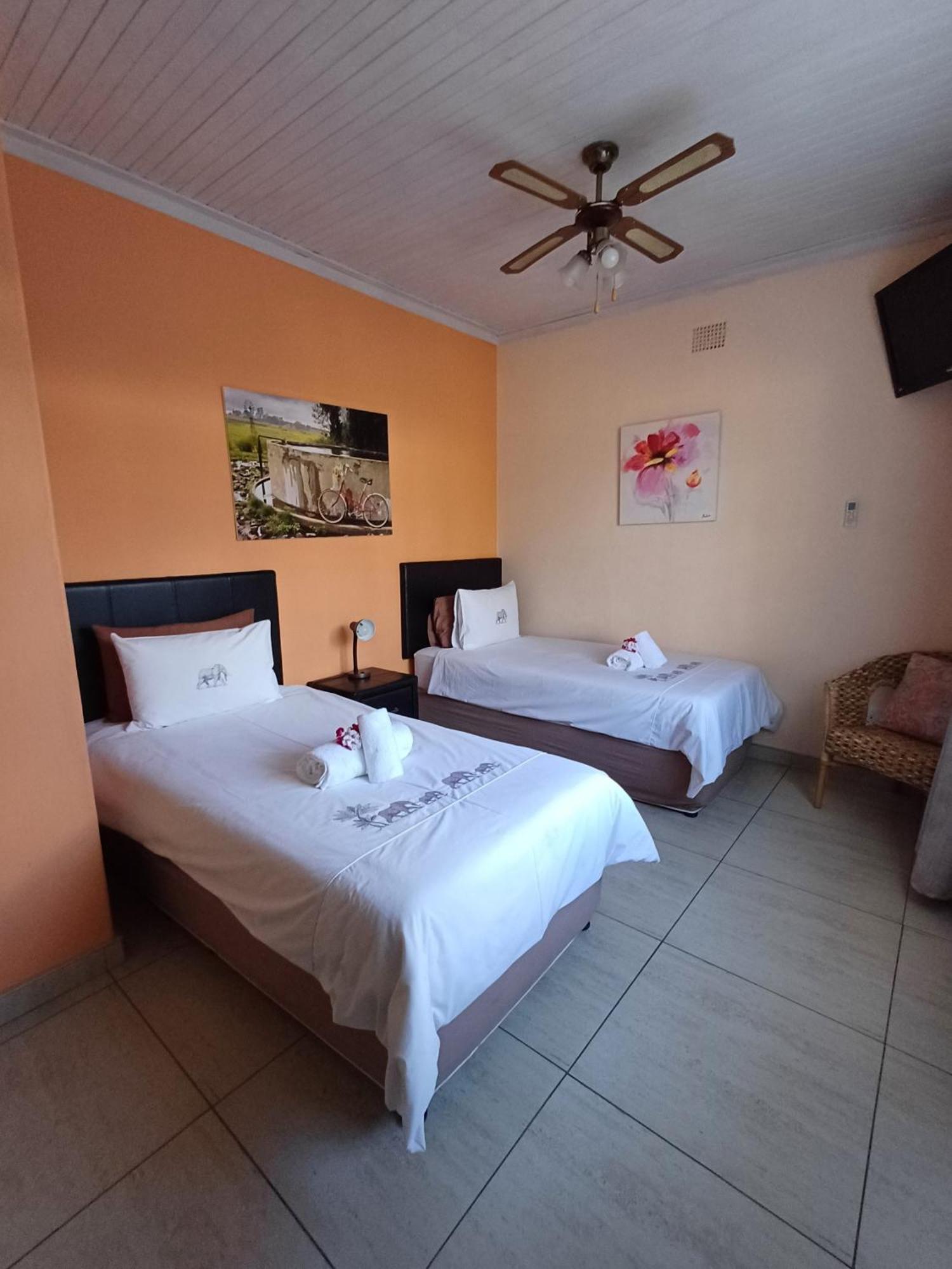 Capbon Guesthouse Windhoek Bagian luar foto