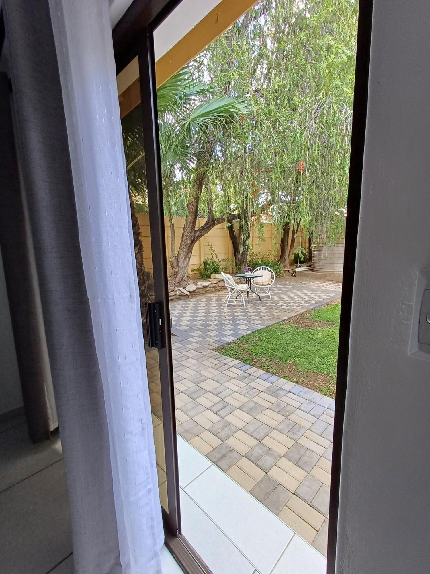 Capbon Guesthouse Windhoek Bagian luar foto