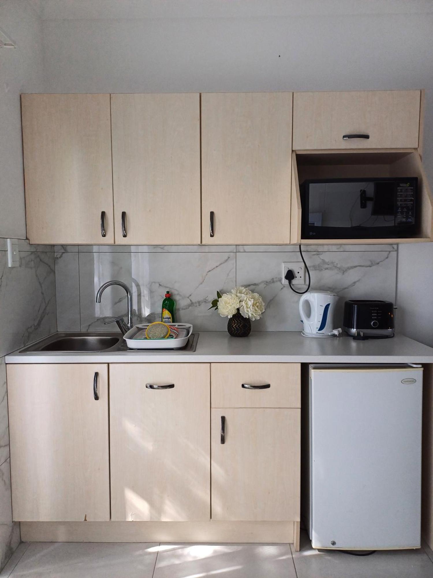 Capbon Guesthouse Windhoek Bagian luar foto