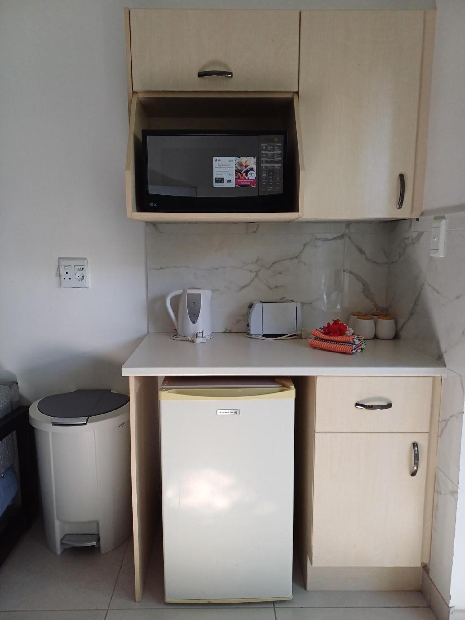 Capbon Guesthouse Windhoek Bagian luar foto