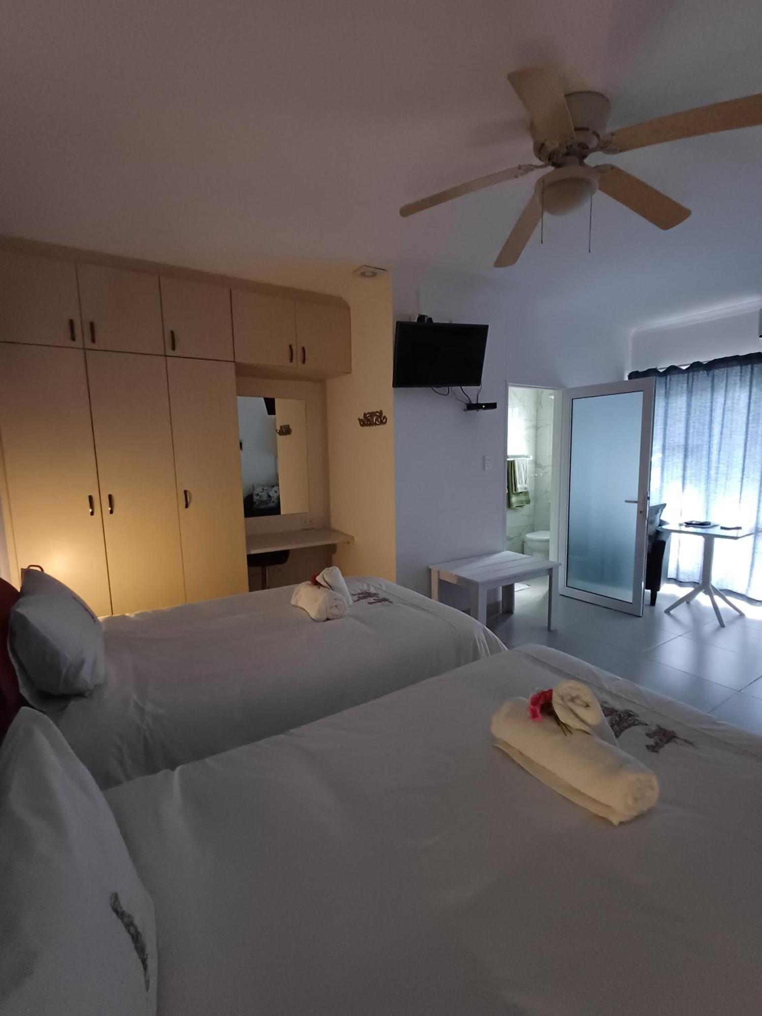 Capbon Guesthouse Windhoek Bagian luar foto