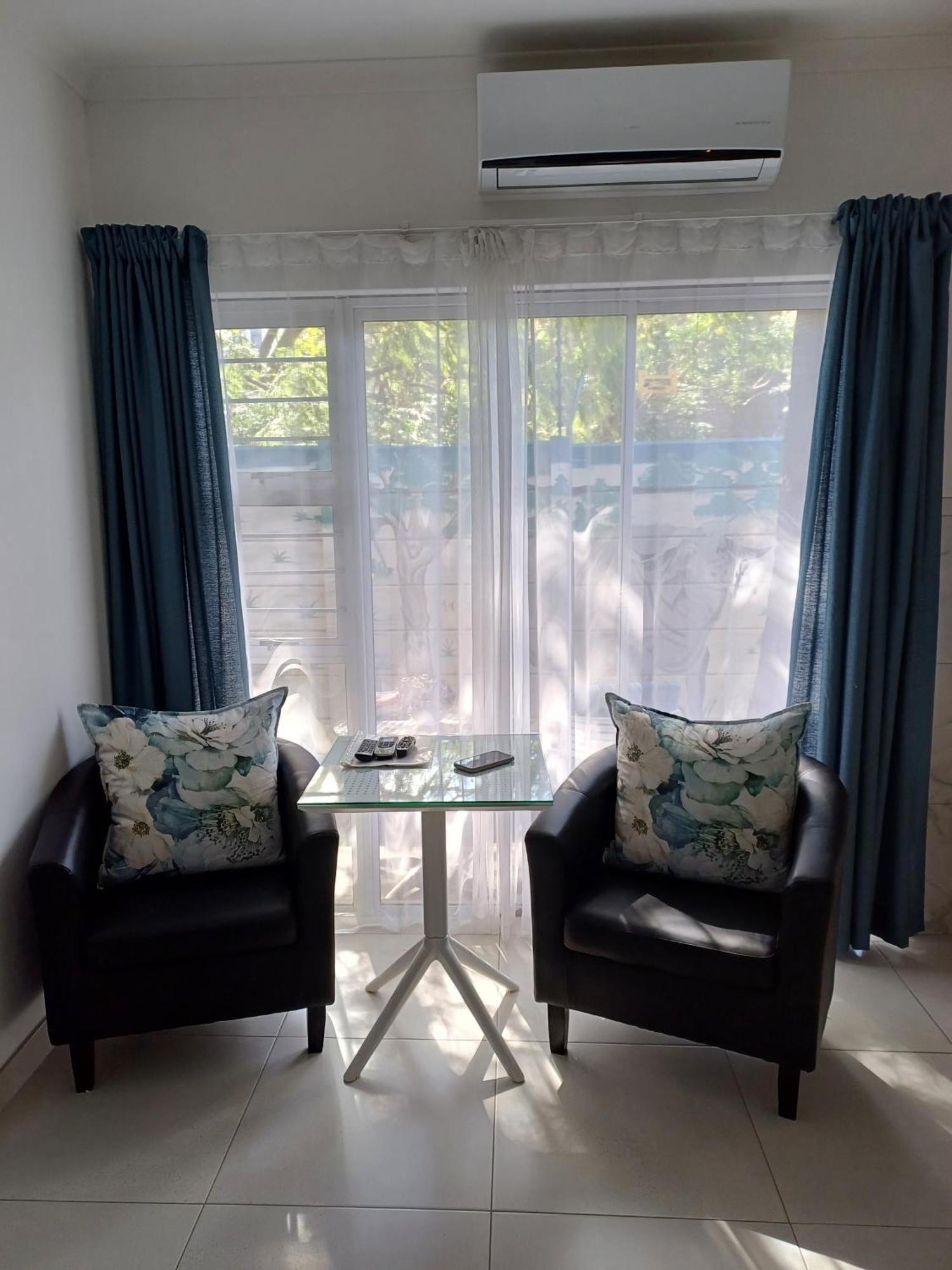 Capbon Guesthouse Windhoek Bagian luar foto