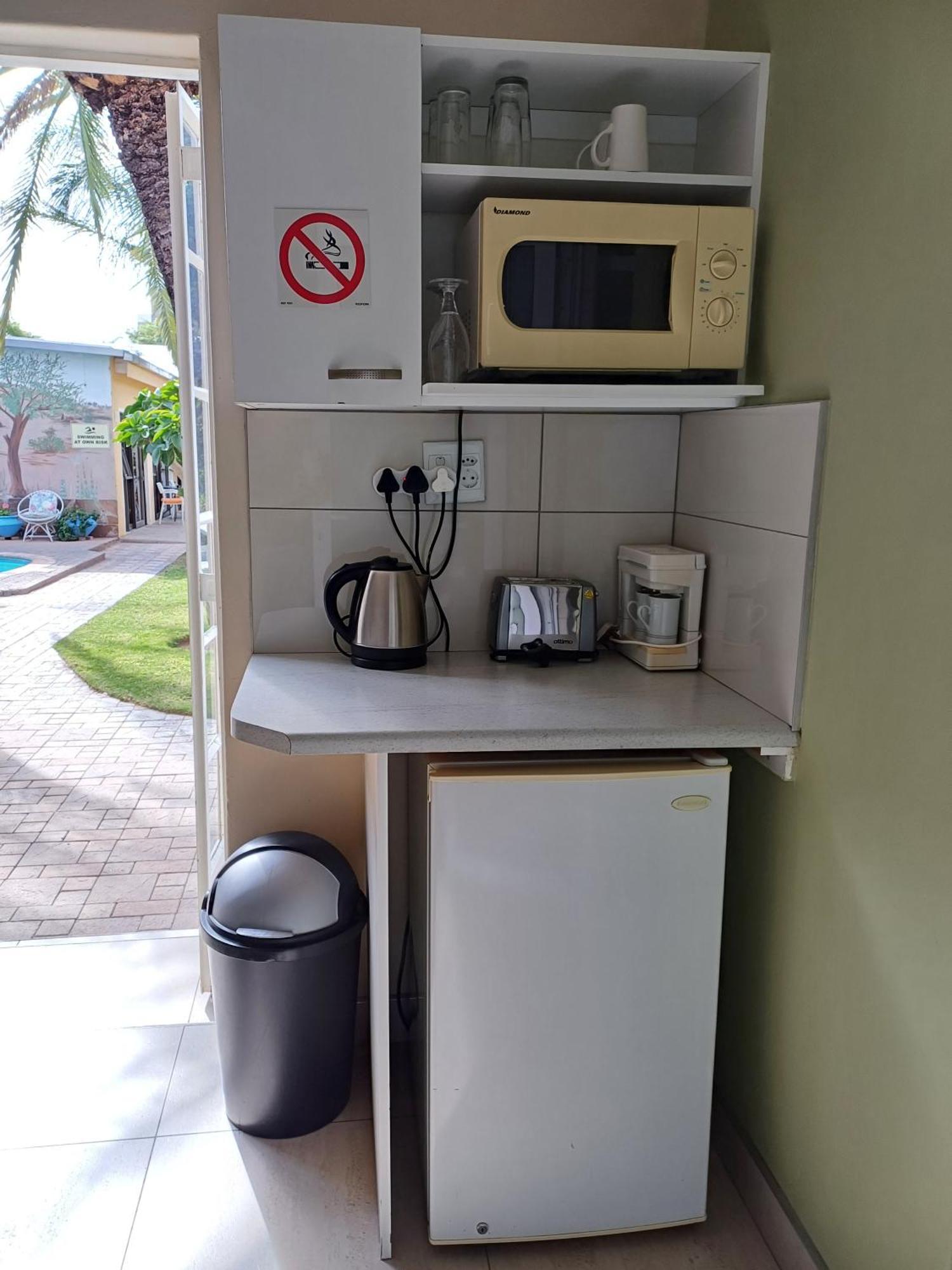 Capbon Guesthouse Windhoek Bagian luar foto