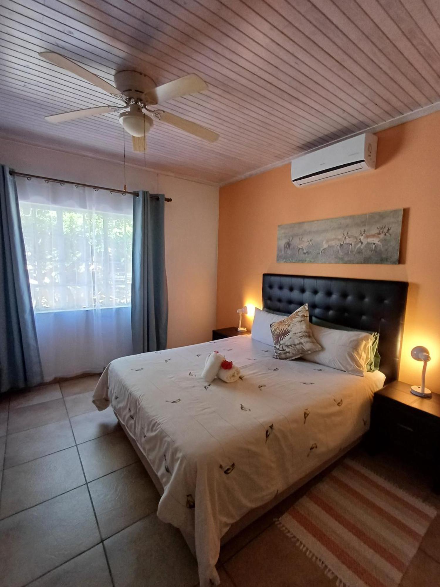 Capbon Guesthouse Windhoek Bagian luar foto