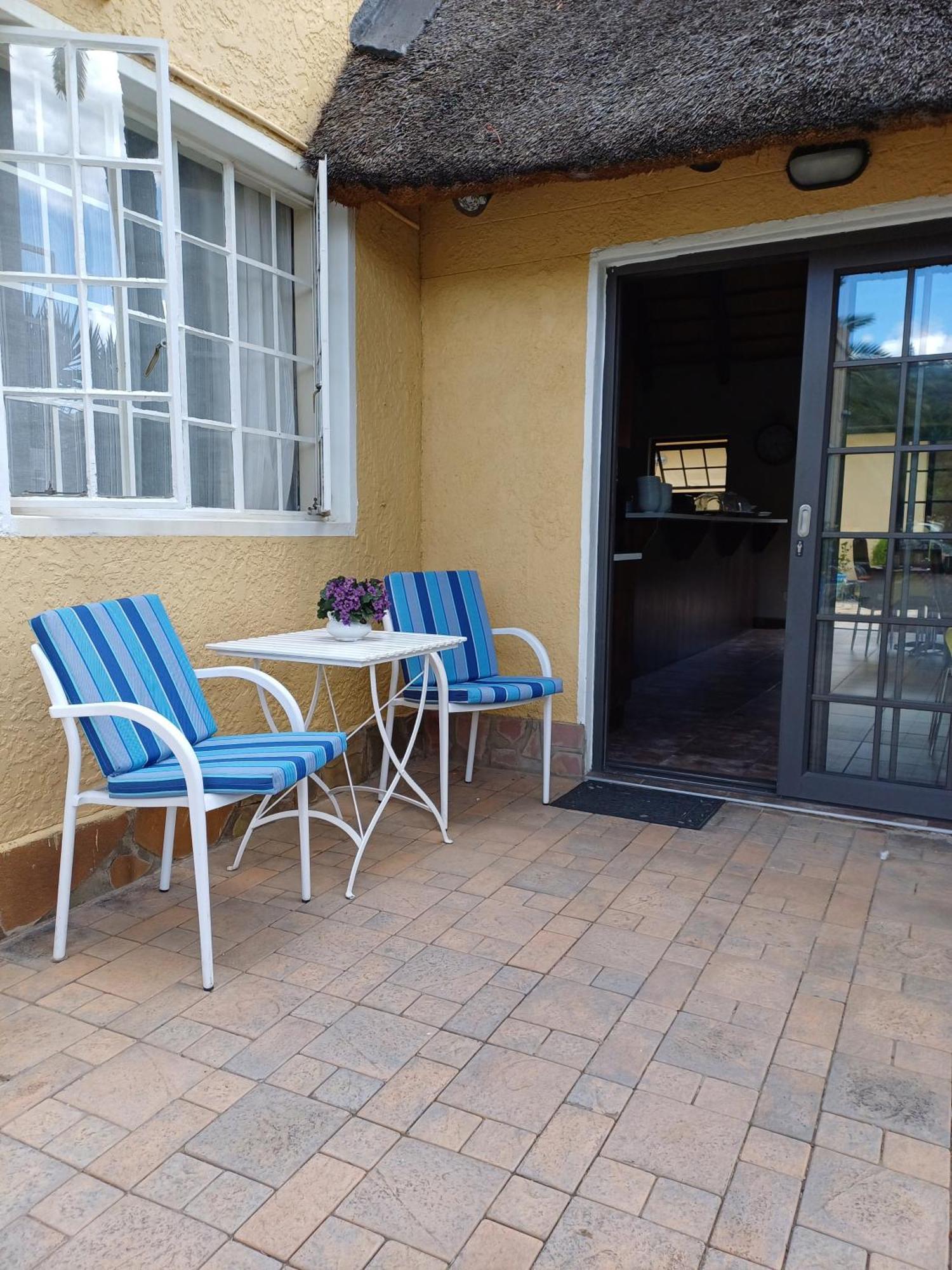 Capbon Guesthouse Windhoek Bagian luar foto