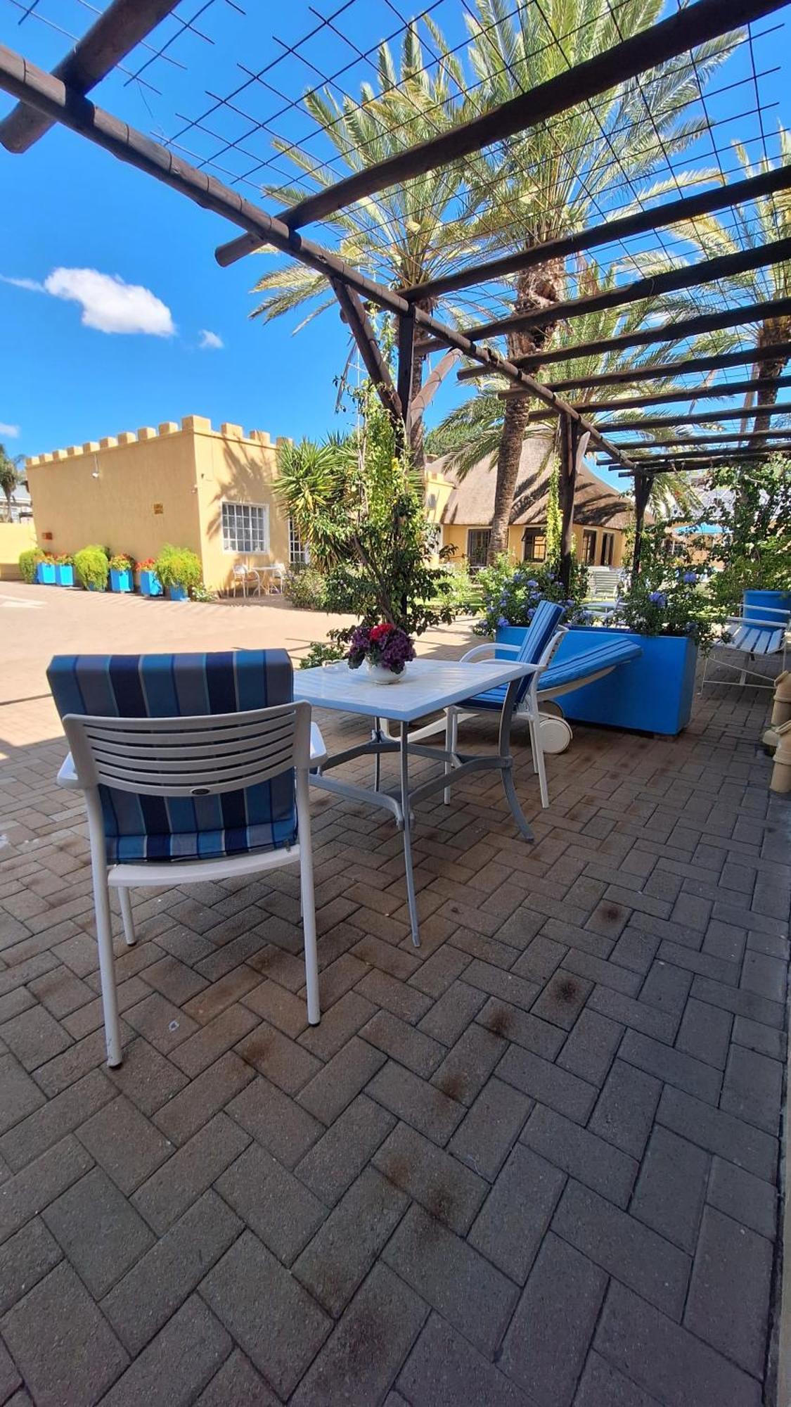 Capbon Guesthouse Windhoek Bagian luar foto