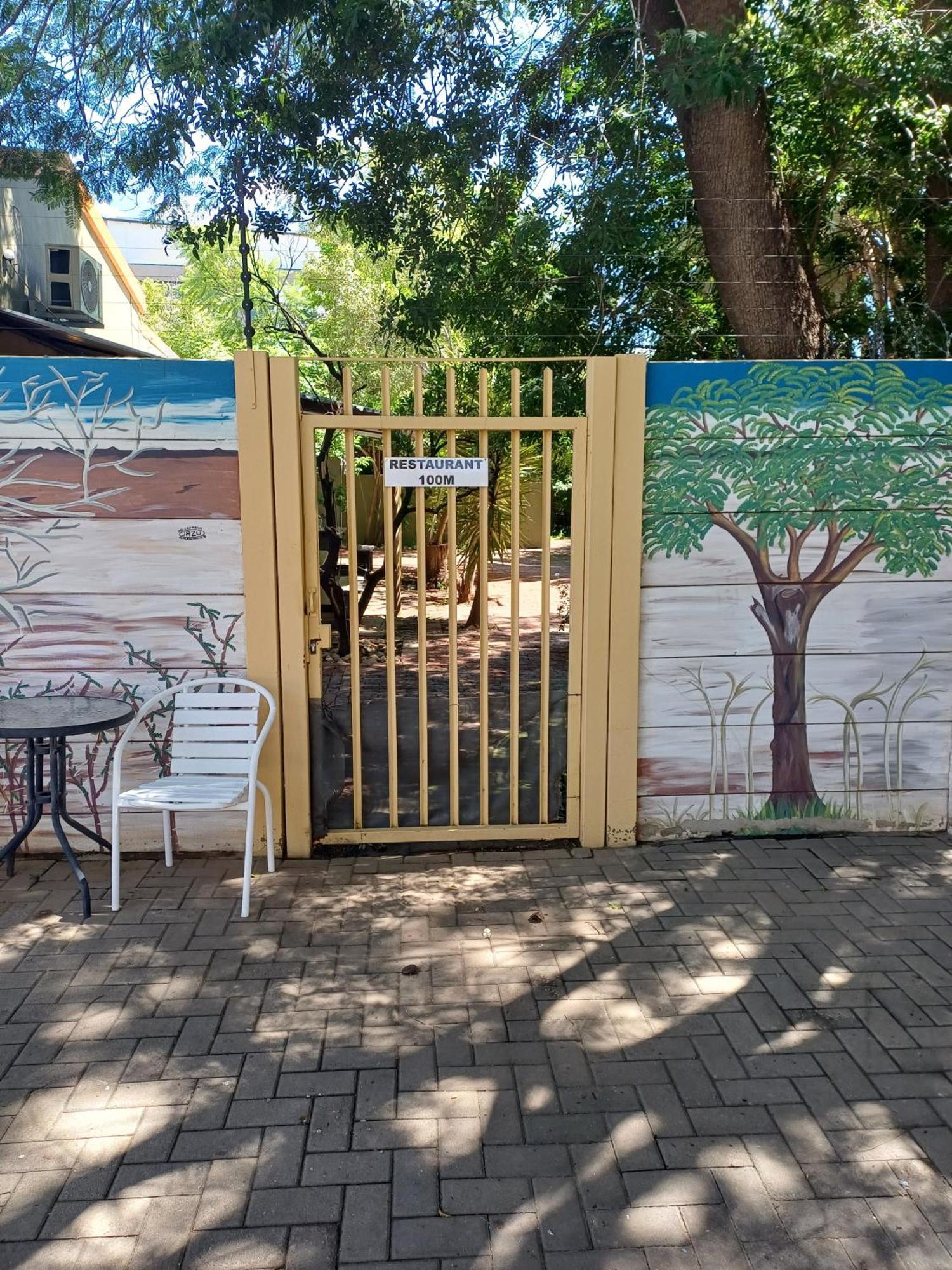 Capbon Guesthouse Windhoek Bagian luar foto