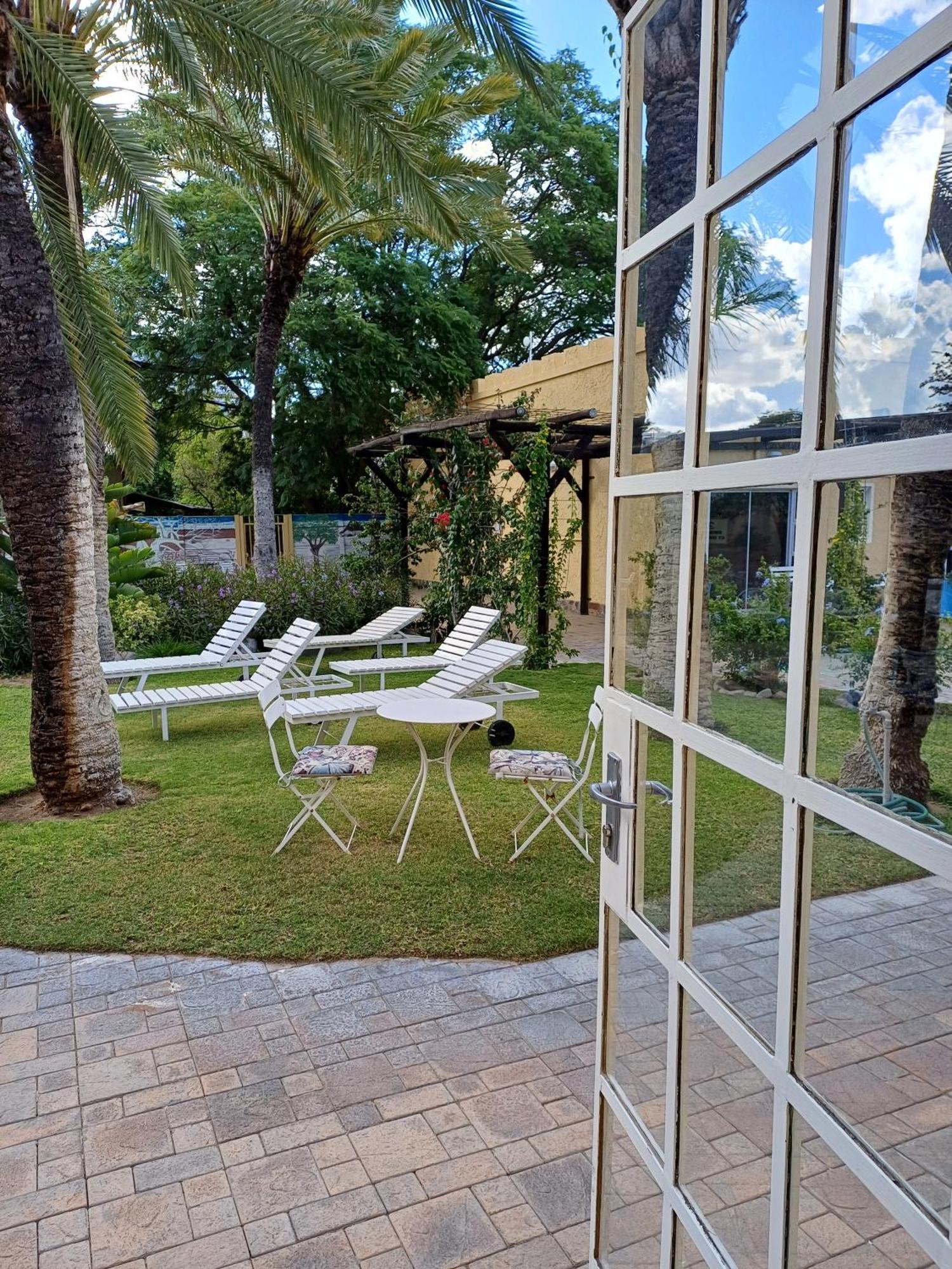 Capbon Guesthouse Windhoek Bagian luar foto