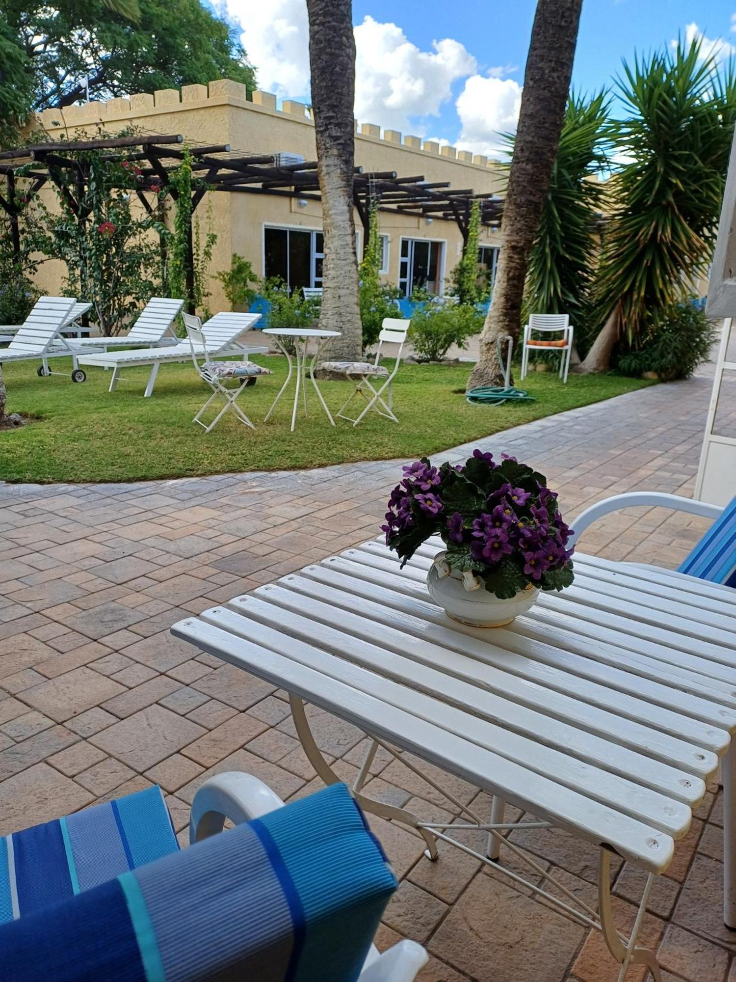 Capbon Guesthouse Windhoek Bagian luar foto
