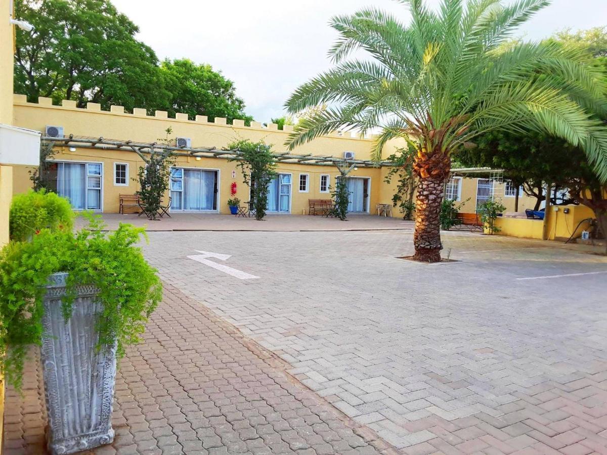 Capbon Guesthouse Windhoek Bagian luar foto